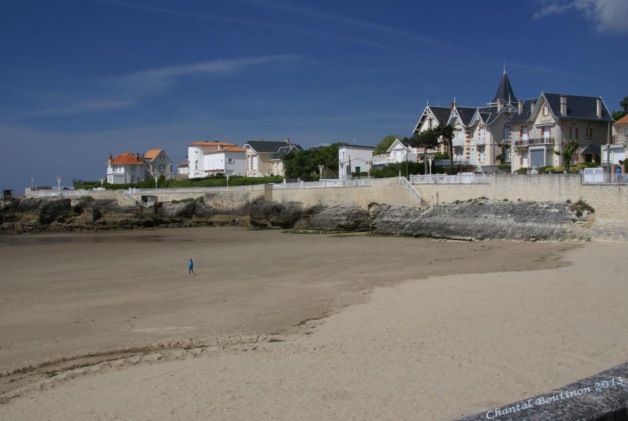 CHAMBRE D'HOTES Les Volets Bleus - VILLA L'OLIVIER côté mer Vaux-sur-Mer Exterior foto