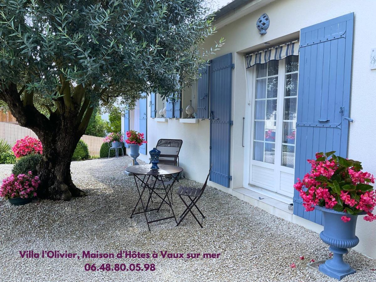 CHAMBRE D'HOTES Les Volets Bleus - VILLA L'OLIVIER côté mer Vaux-sur-Mer Exterior foto