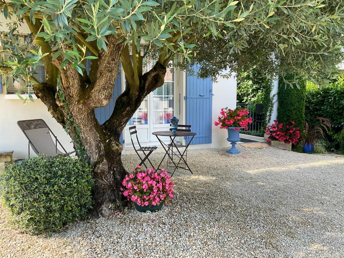 CHAMBRE D'HOTES Les Volets Bleus - VILLA L'OLIVIER côté mer Vaux-sur-Mer Exterior foto