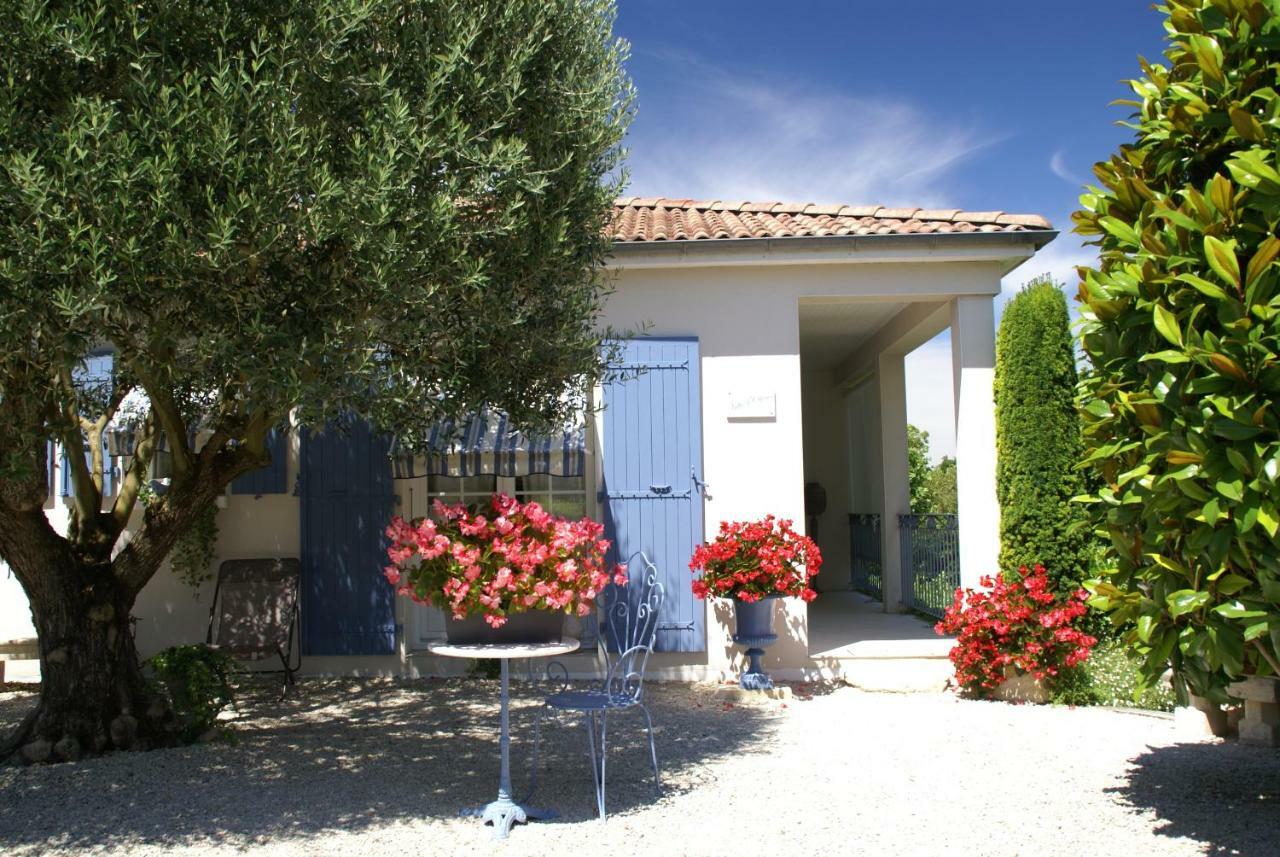 CHAMBRE D'HOTES Les Volets Bleus - VILLA L'OLIVIER côté mer Vaux-sur-Mer Exterior foto